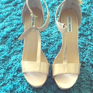 Steve Madden Nude Patent Leather Wedges